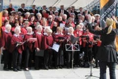 16.mai 09. På Bakerløkka sammen med Midnattsol og Asker Seniorkor.